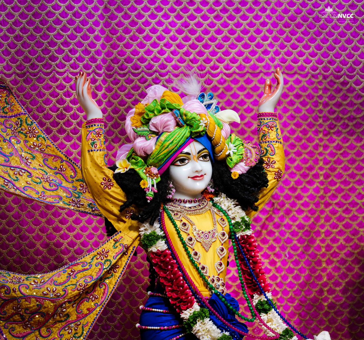 ISKCONPune's tweet photo. 🙏🏽Today's Darshan 📿 🗓16-11-2024🙏
🌷Sri Sri Gaur Nitai🌷
🚩@ISKCONNVCCPune🚩
.
.
#ISKCONNVCC #ISKCONPune #ISKCONNVCCPune #ISKCON
#16thnovember #16thnovember2024 #Saturday
#Harinaamsankirtan #Radheshyamdas #Radheradhe
#Sankirtan #Kirtan #Vrindavan #Mayapur #Prabhupada https://t.co/lqXFRzWkQc