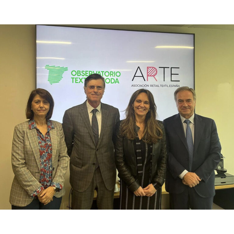 PUNTOMODA (@edicionessibila) on Twitter photo La Asociación Retail Textil España (<a href="/arteretailes/">Asociación Retail Textil España - ARTE</a> ) y El Observatorio del Sector Textil y de la Moda (OTYM <a href="/modaespana_/">Moda España</a> <a href="/intertextilCIE/">Consejo Intertextil</a> ) se unen para impulsar la transformación y desarrollo del sector
edicionessibila.com/la-asociacion-… La Asociación Retail Textil España (<a href="/arteretailes/">Asociación Retail Textil España - ARTE</a> ) y El Observatorio del Sector Textil y de la Moda (OTYM <a href="/modaespana_/">Moda España</a> <a href="/intertextilCIE/">Consejo Intertextil</a> ) se unen para impulsar la transformación y desarrollo del sector
edicionessibila.com/la-asociacion-…