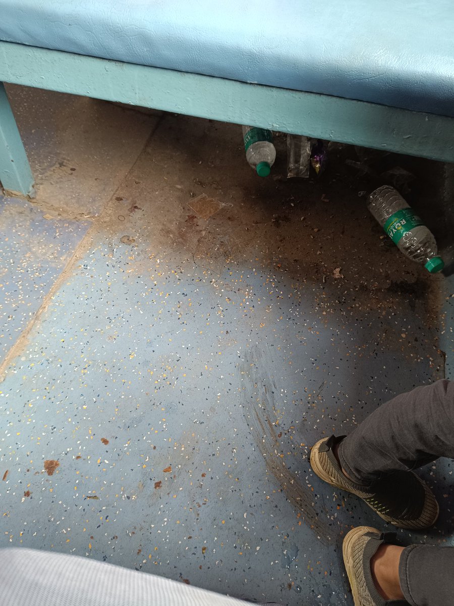 crazynavyafan's tweet photo. @RailMinIndia @AshwiniVaishnaw
Respected Sir, the cleanliness in Train No. [06387]is extremely poor. The amount of dirt and unhygienic conditions are causing discomfort to passengers. Please address this urgently. https://t.co/84NCewZ1cK