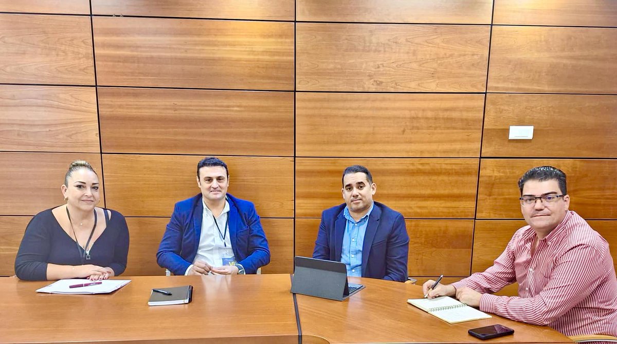 REUNIÓN DEL ILTRE. COLEGIO OFICIAL DE ENFERMEROS DE SANTA CRUZ DE TENERIFE CON YONE CARABALLO miembro de la Comisión de Sanidad del Parlamento de Canarias por la formación política Nueva Canarias para abordar las realidades de la profesión y del colectivo enfermero