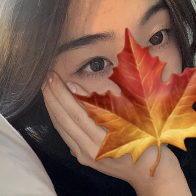 yuolarn's tweet photo. late night update!! 🌧️ 

i find the hardest part of school for me is networking and creating opportunities for myself but i finally got over my fear and set up some meetings today with some people i really admire, feeling so good :)

how’s everyone doing?? https://t.co/p4r97FnwEt