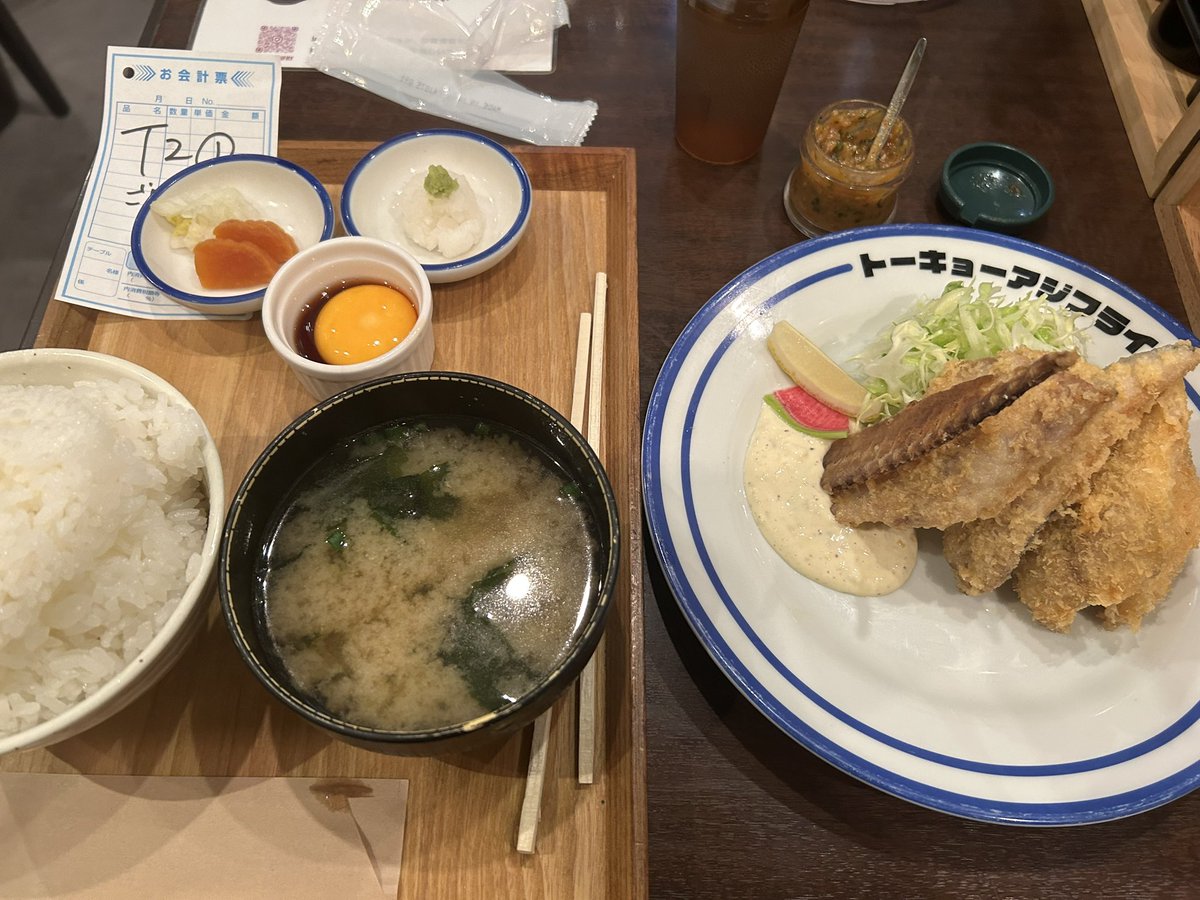 whats_michael's tweet image. 東京アジフライ　1時間並んで食べた1800円のアジフライ定食。昼のメニューはこれのみ。