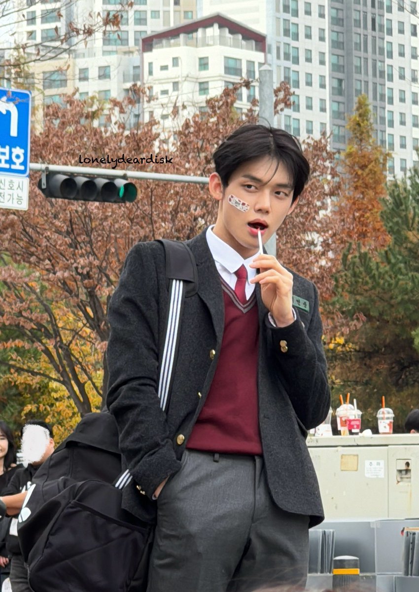 and FVCK whoever’s dating this man!!!! :")