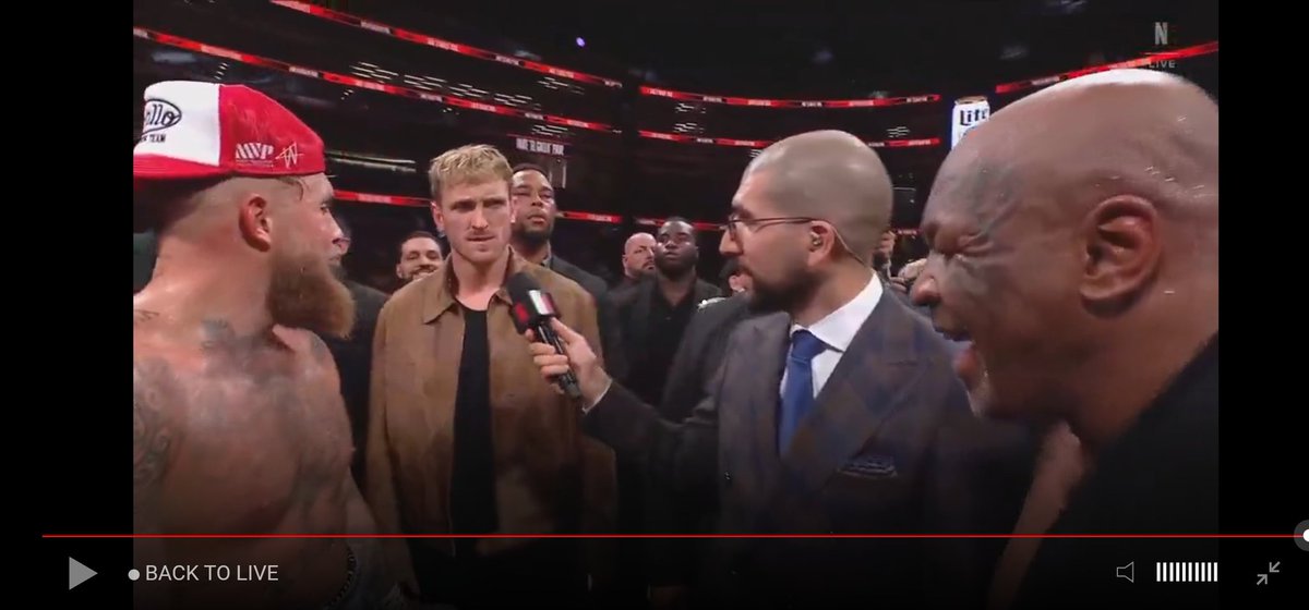 Downstar2's tweet image. The moment Tyson said he wanted to fight Logan. Check that smile! 😁 #netflix #PaulTyson