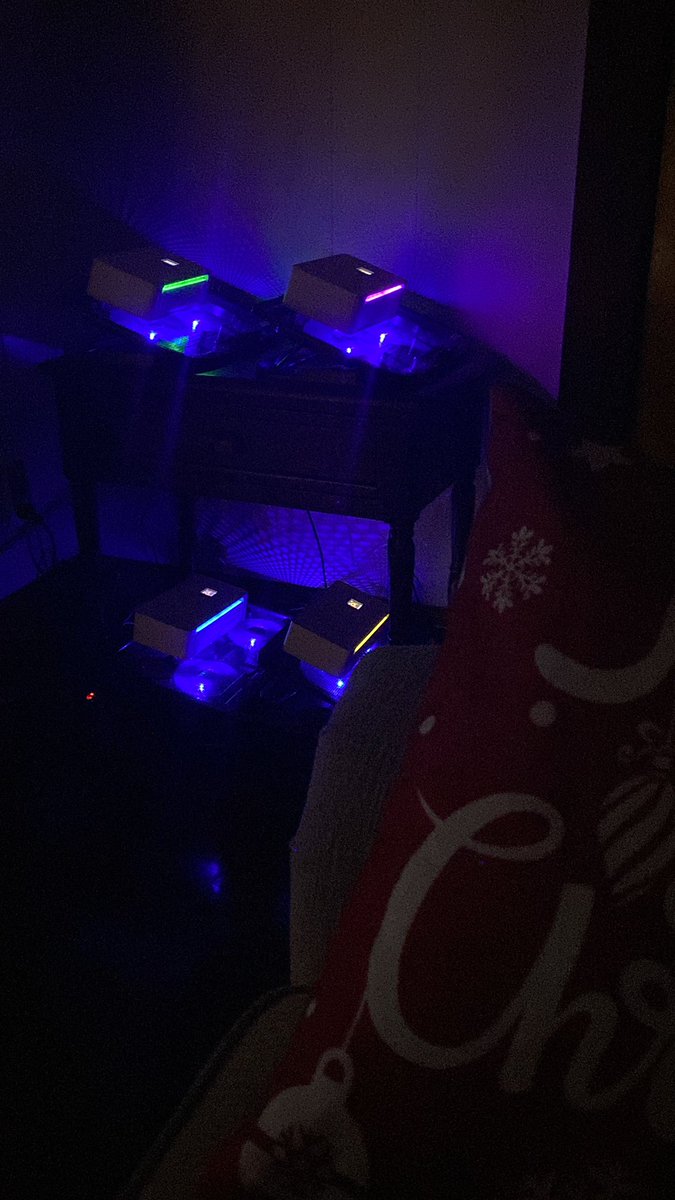 RancellDgb's tweet image. Watching the @MikeTyson Vs. @jakepaul fight next to my 4 #DigiByte Makers! #MikeJake $DGB