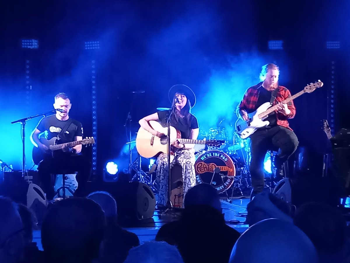 C_MAlexander's tweet image. Shout out to #Fife's @CFeechan who did a grand job supporting @peatanddiesel at #Alloa Town Hall on Friday night. Next stop? #Pitlochry on Saturday night.