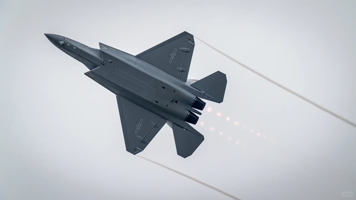 RickJoe_PLA's tweet photo. If we had more definitive dimensions for J-20 and J-35A (and right now we only have estimates for J-20 and numbers for FC-31), these two pictures could be used to test the hypothesis/rumour of whether they possess the same weapons bay dimensions. https://t.co/mvXSkbY7Mh