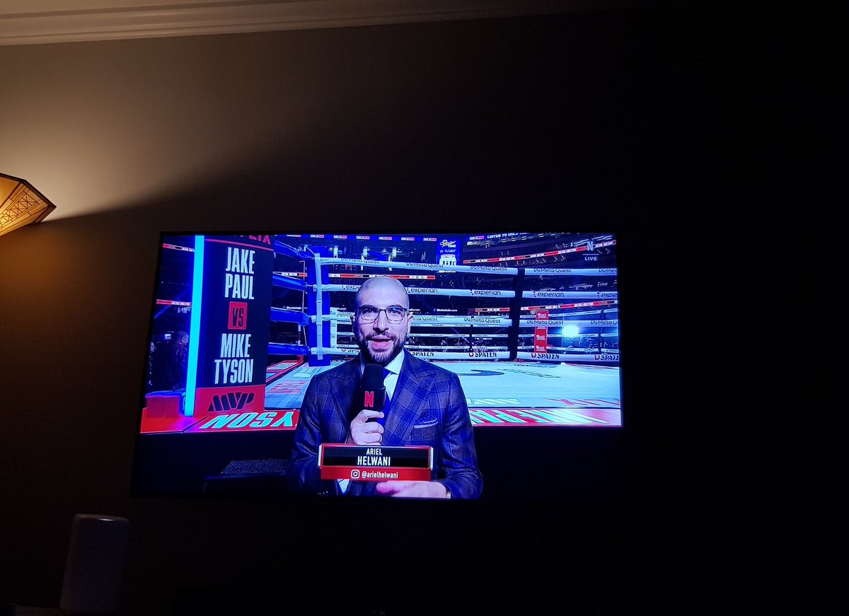 EmnaMizouni's tweet image. A #MikeJake night. 
What will the 58 years old #MikeTyson do in front of a 27 years old Paul?!