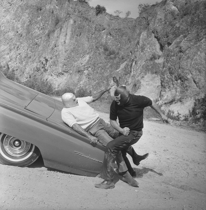 mundolibrearts's tweet photo. “Santo contra Blue Demon en la Atlántida” • 1970 🎞️🇲🇽

Synopsis: A Nazi scientist threatens to destroy civilization with a nuclear bomb from his base in Atlantis. Santo must deactivate it in time to stop his plan to revive the Third Reich. https://t.co/F6VAncsEew