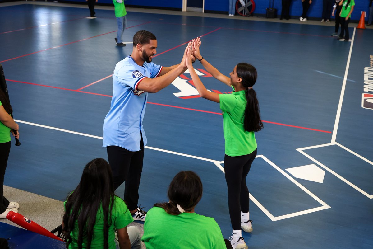 RangersCare's tweet image. Leody Taveras and members of the @Rangers Front Office visited the Boys &amp;amp; Girls Clubs of North Fort Worth Branch today. 💙

This club’s Teen Room and Music Studio were renovated as part of @MLB and the Rangers All-Star Legacy Initiative in July.