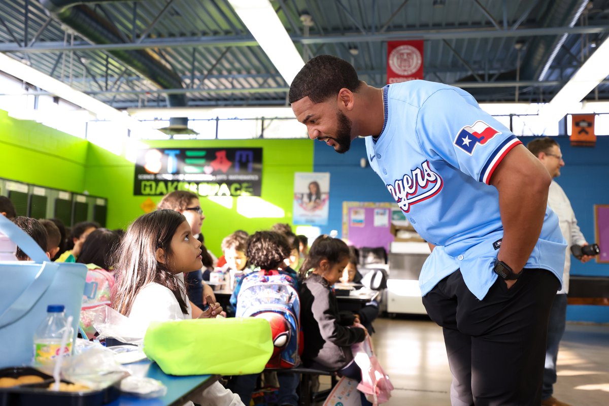 RangersCare's tweet image. Leody Taveras and members of the @Rangers Front Office visited the Boys &amp;amp; Girls Clubs of North Fort Worth Branch today. 💙

This club’s Teen Room and Music Studio were renovated as part of @MLB and the Rangers All-Star Legacy Initiative in July.
