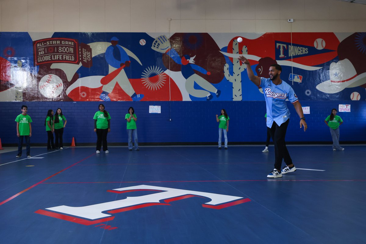 RangersCare's tweet image. Leody Taveras and members of the @Rangers Front Office visited the Boys &amp;amp; Girls Clubs of North Fort Worth Branch today. 💙

This club’s Teen Room and Music Studio were renovated as part of @MLB and the Rangers All-Star Legacy Initiative in July.