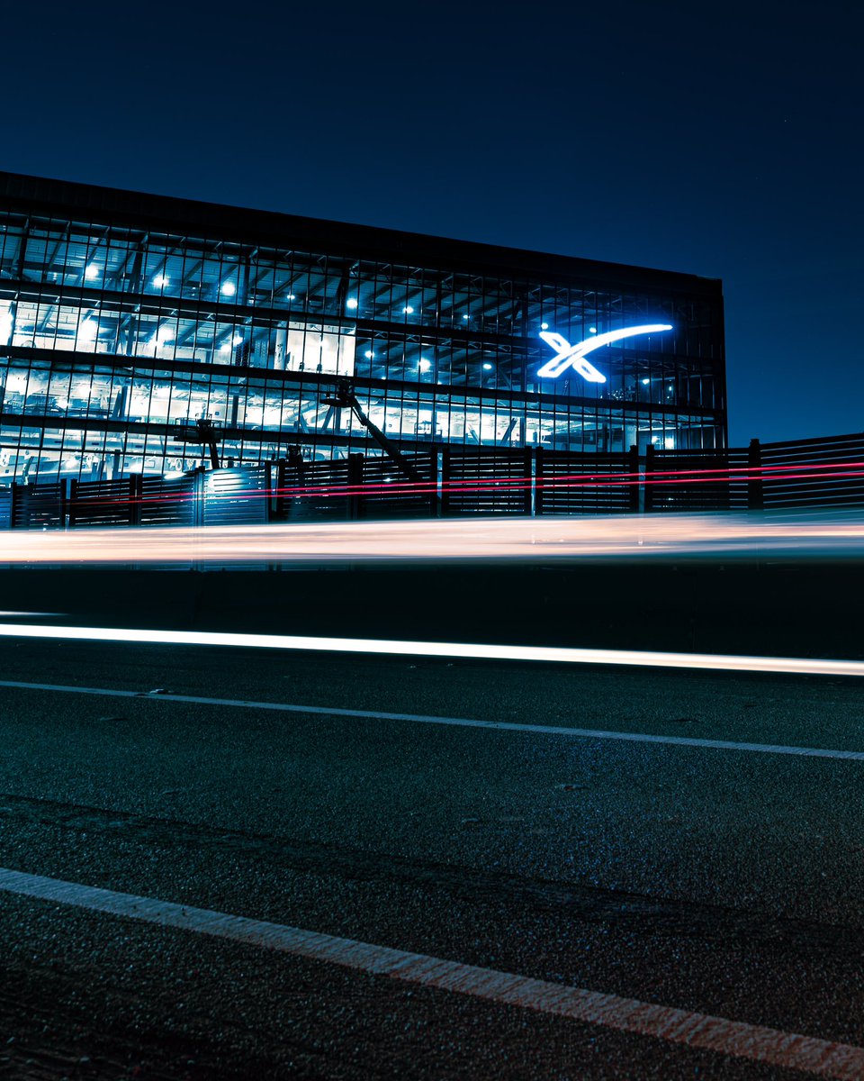 BrandonMWynn's tweet photo. ๐ฟ
Last night, #SpaceX illuminated their brand new neon logo, on the side of Starship Factory in Starbase, TX
#Flight6 #InterstellarGateway @SpaceX
๐ธ- Me / @interstellargw https://t.co/YmeMlEHHey