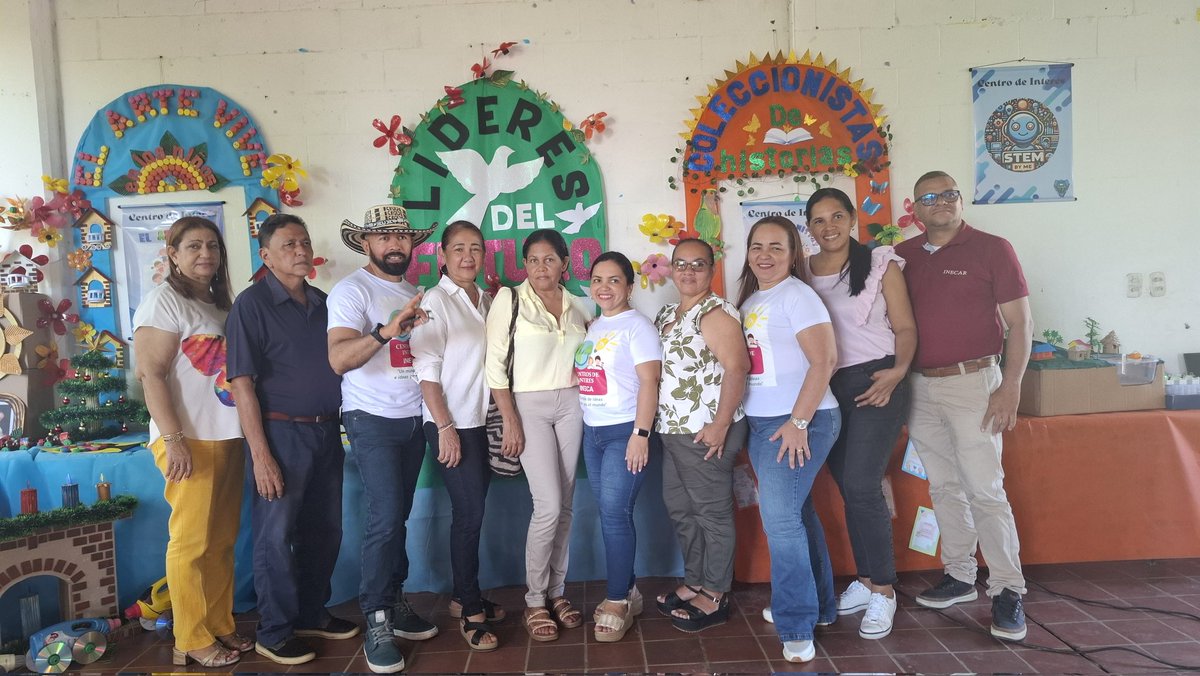 Taniajudith06's tweet photo. Clausura Centros de Interés 2024 I.E. Eugenio Sánchez Cárdenas y El Carito. Una jornada enriquecedora en la que evidenciamos que sí se puede seguir apostándole a los procesos de Formación Integral @SEMLORICA1 @Mineduc #ptafi #oralidad #literatura #cultura #arte #robótica #ambient https://t.co/lQmfIdDbUY