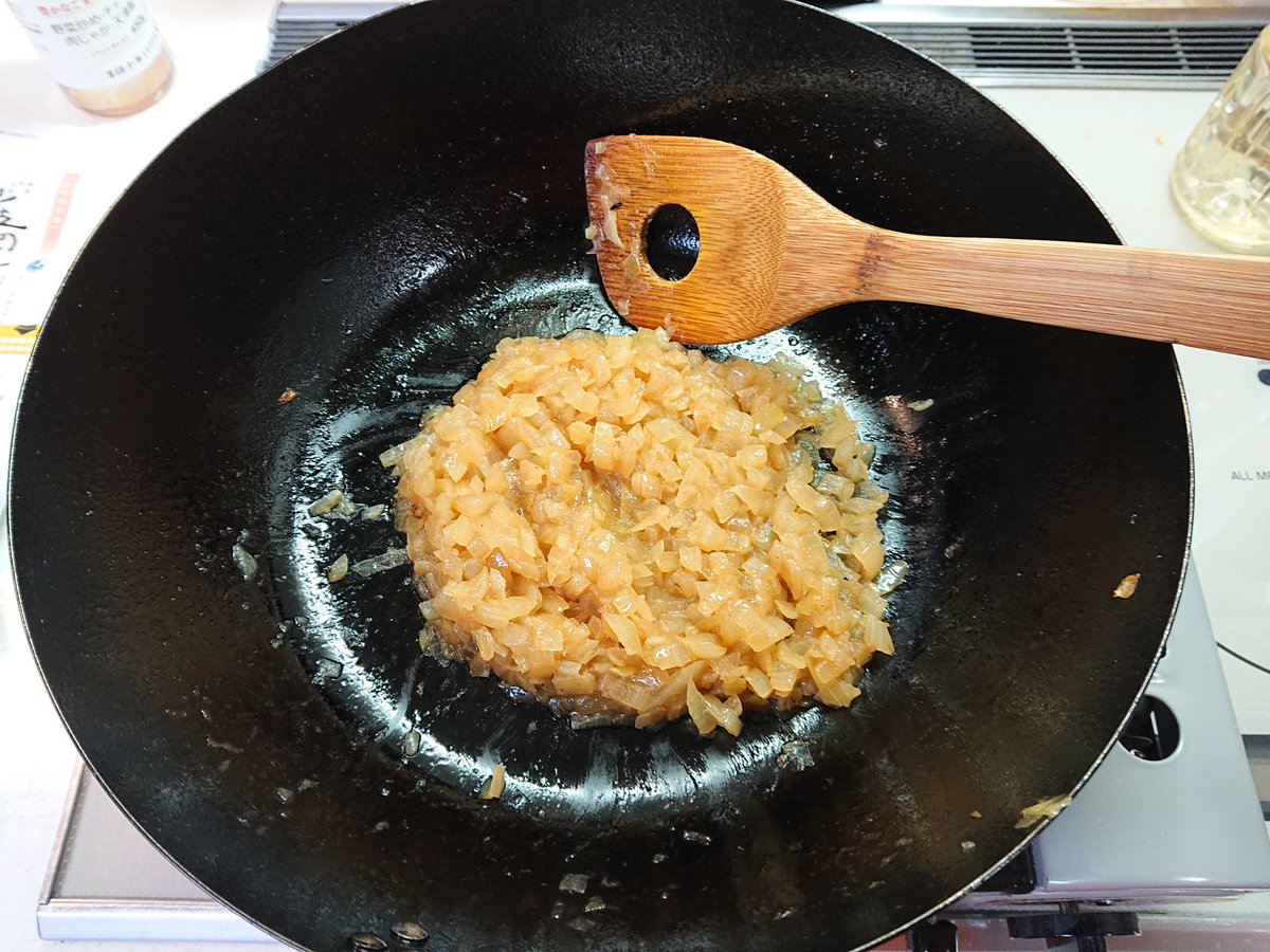 tara49ribo's tweet photo. キーマカレー作りました
スーパーで買いたいルーがない為です
ネットで調べた簡単レシピと
斉藤さんというカレー屋さんの
youtubeを参考にしました
玉ねぎ、カレー粉、トマト缶が基本で
簡単です
↓材料など次ポスト
#カレー  #手作りカレー  #キーマカレー 
#SBカレー粉 #無添加  #自炊  #料理 https://t.co/rOhYCbpnZu