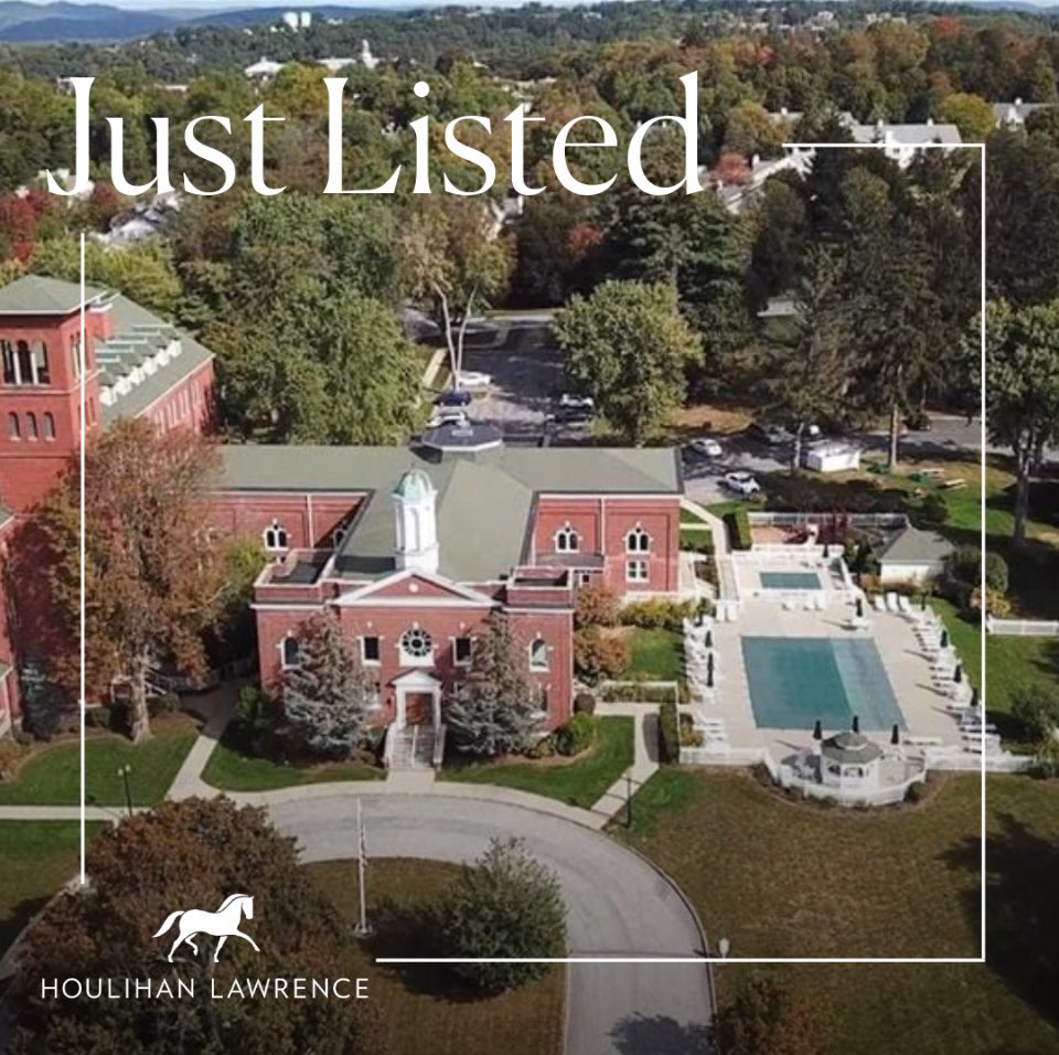 1Angelalanni's tweet photo. ✨Now Showing✨ 2 bedroom unit with loft just listed in Chapel Hill condos in #PeekskillNY. #pool #walkingtrails #gym #tennis and more #justlisted #Condolife #Condogoals #WestchesterNY https://t.co/wbBjl773Ol