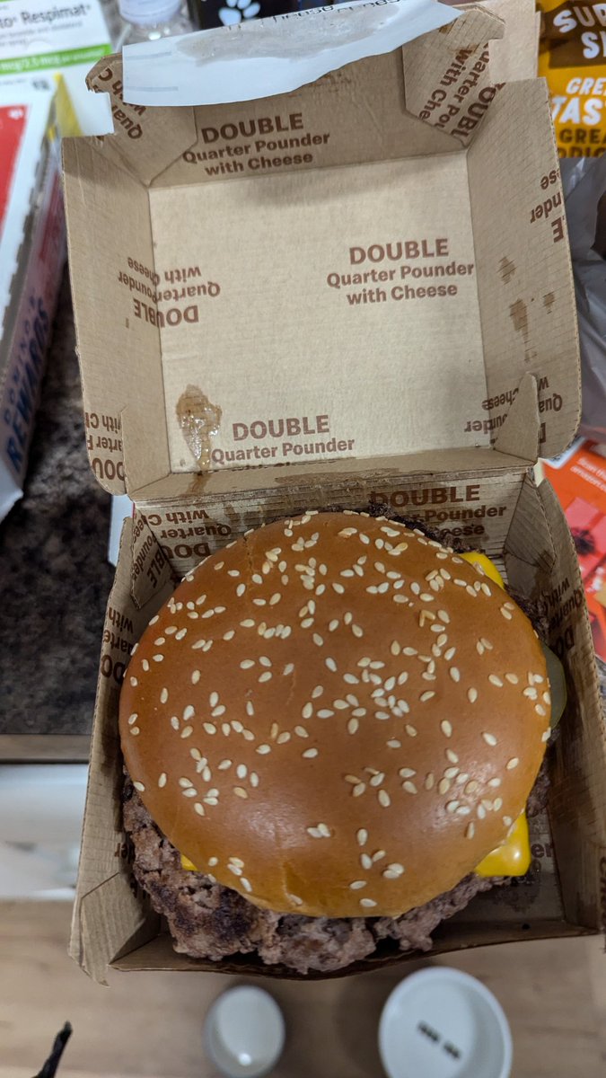 Nullmoniker's tweet photo. This is @McDonalds idea of a double quarter pounder without cheese and a large fries. 😡 https://t.co/b4ijqa4ocH