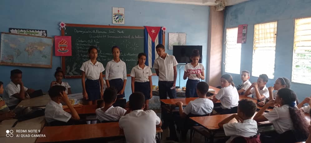 Se realiza en nuestra institución educativa Esbu Mariana Grajales Cuello Asamblea Pioneriles por el 64 aniversario Soñando en mi principal espacio.#CubaMine