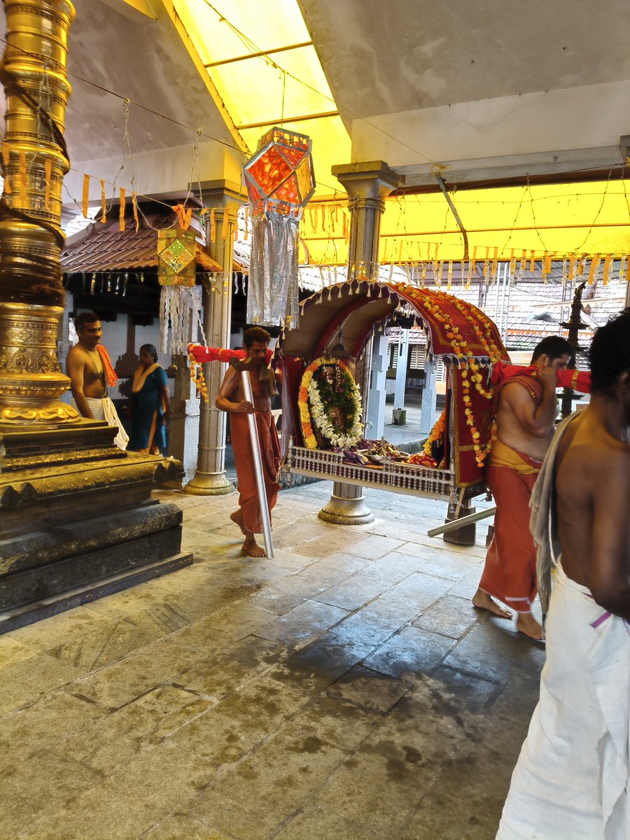 Balasub92921842's tweet photo. All about #yesterday ...  When Me and my partner @yogindusreeni coupled #work with #pilgrimage .... We visited #Venugopala Temple at #Purakkadu #Ochira and #Ambalapuzha #Sreekrishna Temples... https://t.co/ET8bXWwweP