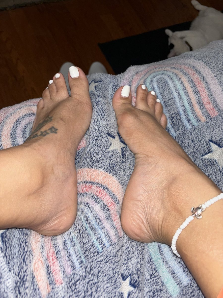 Phreshsoles's tweet photo. “Better to trip with the feet than with the tongue.”- Zeno of Citium #footfreaks #footqueen #footfetısh #footfetishfridays #toes #soles #feet #foot #whitetoes https://t.co/SbFNZkFJn1