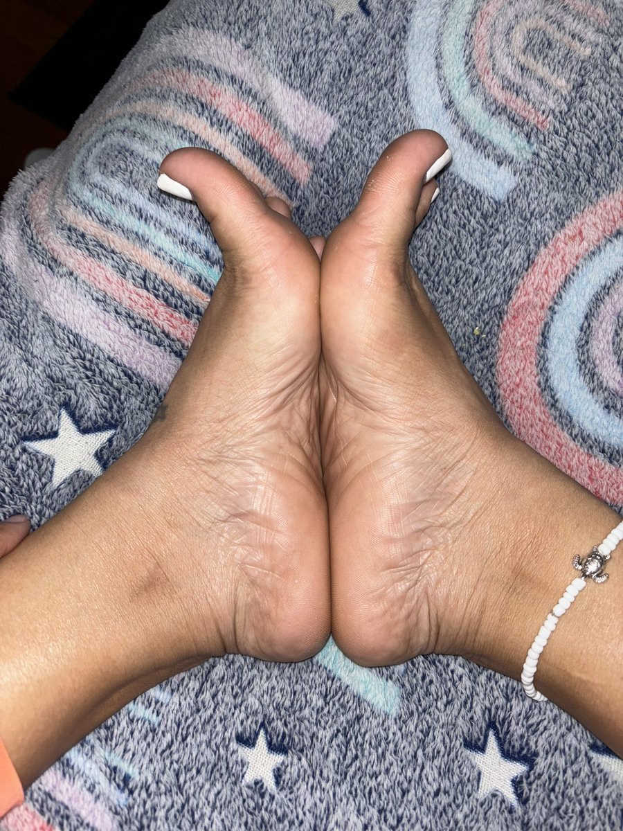 Phreshsoles's tweet photo. “Better to trip with the feet than with the tongue.”- Zeno of Citium #footfreaks #footqueen #footfetısh #footfetishfridays #toes #soles #feet #foot #whitetoes https://t.co/SbFNZkFJn1
