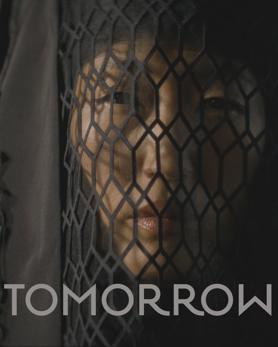 HBO's tweet photo. Something bigger is at play.

The new HBO Original Series #DuneProphecy premieres tomorrow at 9 pm ET on @StreamOnMax. https://t.co/7pjgrpOJMZ