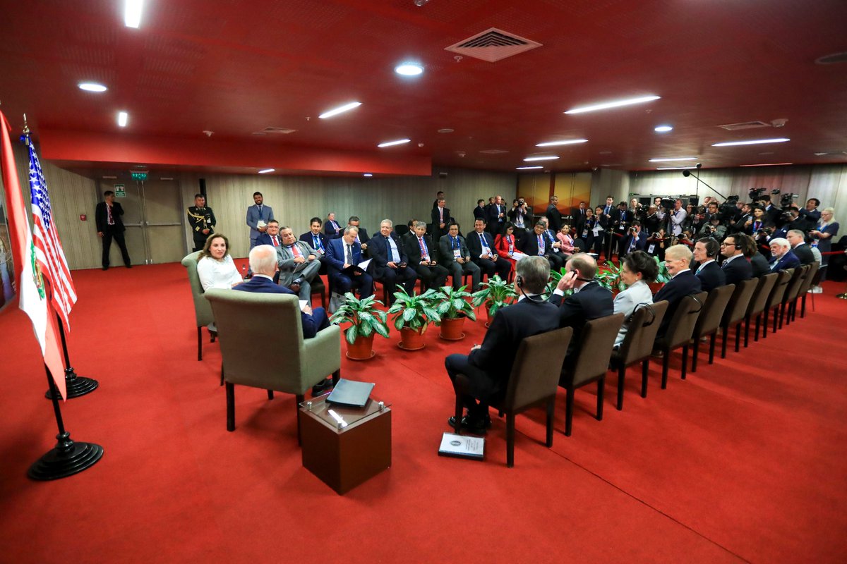 Junto a la presidenta de la República Dina  Boluarte Zegarra, el ministro Rómulo Mucho participó de una reunión bilateral con el presidente de Estados Unidos, Joe Biden, a fin de impulsar inversiones, con especial énfasis en el sector de minerales criticos y energías limpias.