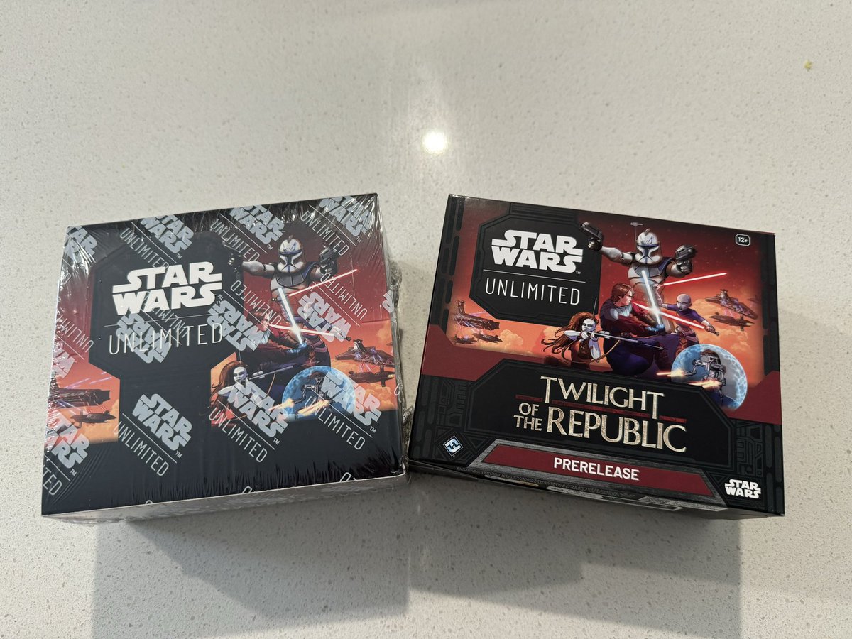 BurchMax48912's tweet photo. Saturday nights sorted #StarWarsUnlimited #twilightoftherepublic https://t.co/h2ghiGn9XZ