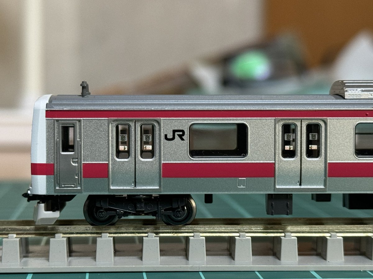 TOMIX 209系京葉線の方早速クハ1両だけ味付けしてみました 加工内容