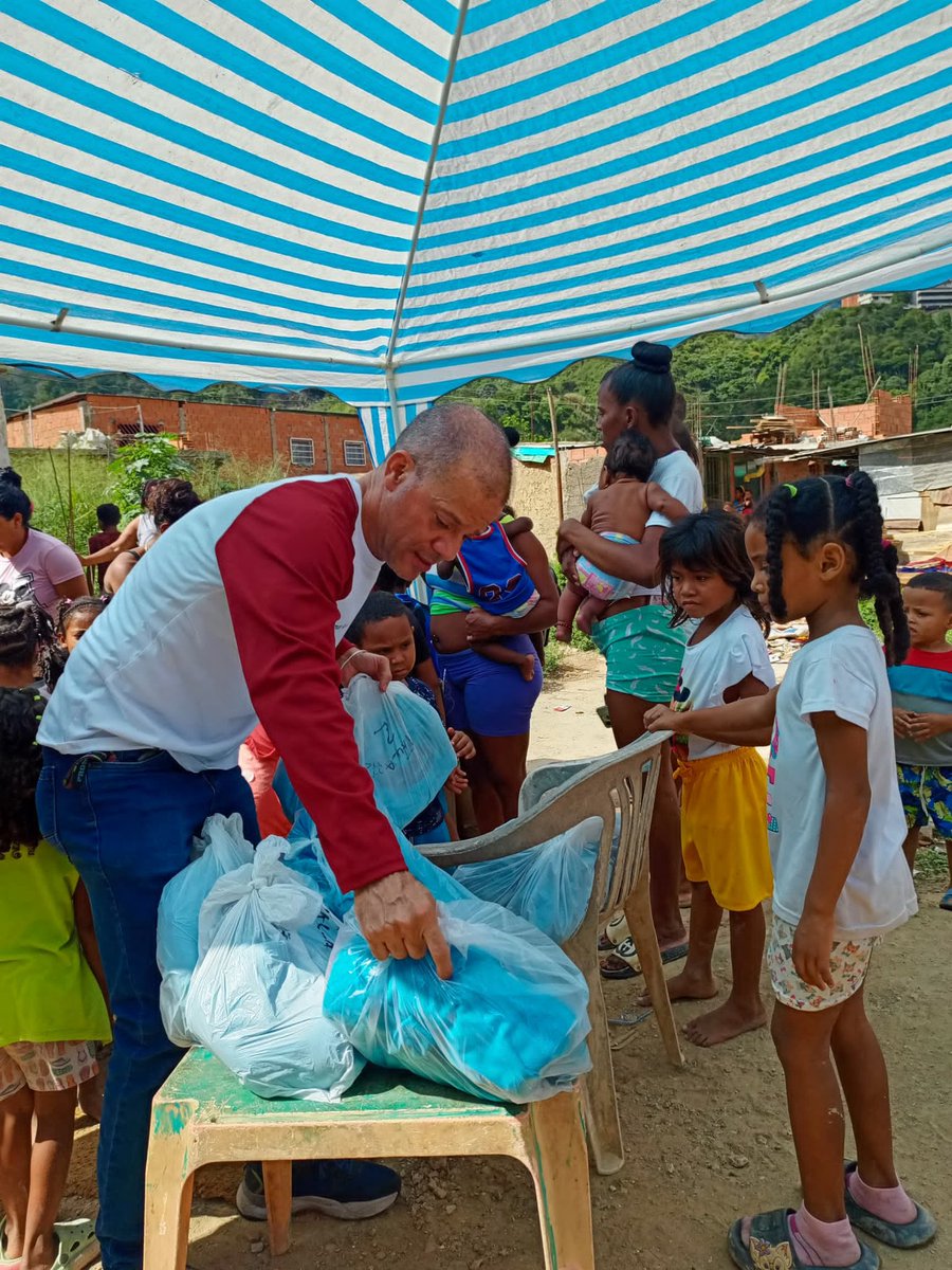 Los niños y jóvenes -que son el futuro del país- son el motor fundamental que nos motiva a seguir trabajando día a día en la #VenezuelaProfunda 

<a href="/vsolidariaVE/">Visión Solidaria</a>
#SiempreConLaGente
 #Petare
#Sucre
