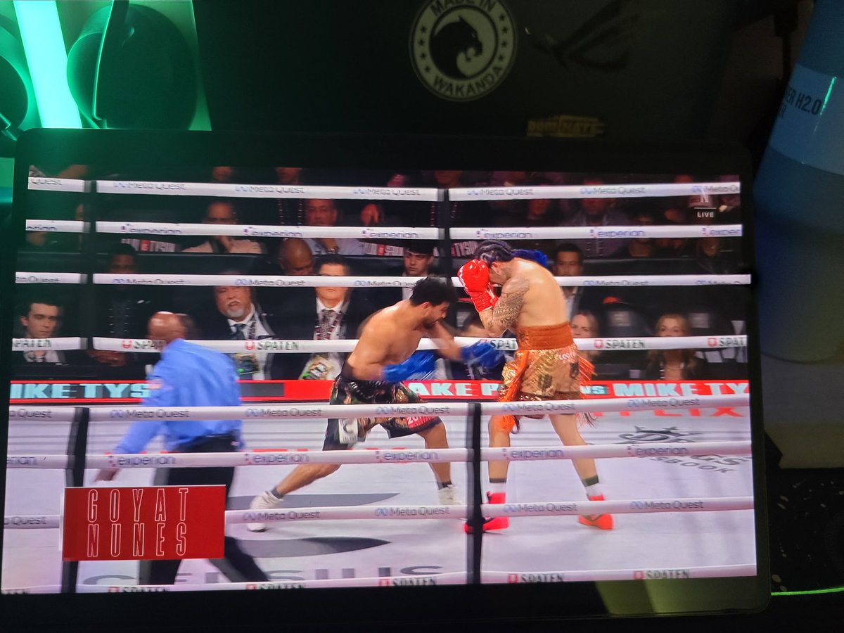 Kinda sloppy for a fight. But then again, it's an influencer vs. boxer fight. So, the disrespect is kinda expected.

#tysonvspaul