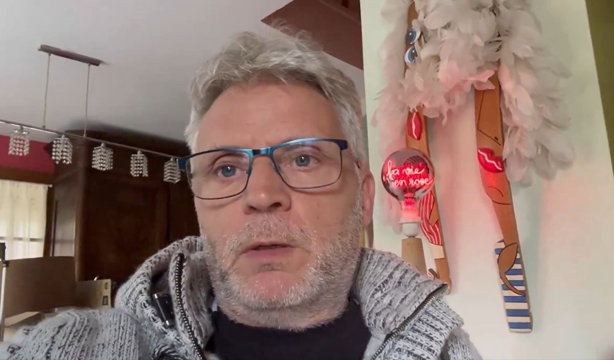 ComploploWatch's tweet photo. @f_philippot Innocente, ta bande, #Phillipot ???
Où s'arrête ton #mensonge et la manipulation éhontée ? 🤨
Tes mecs gardés à vue figuraient sur ta #ListeDesTeubées où il y avait aussi... #Doyer ! Celui qui a menacé de mort le Président et chez lequel on a trouvé 16 armes non déclarés.
1/3 https://t.co/Du5IsSBSRt