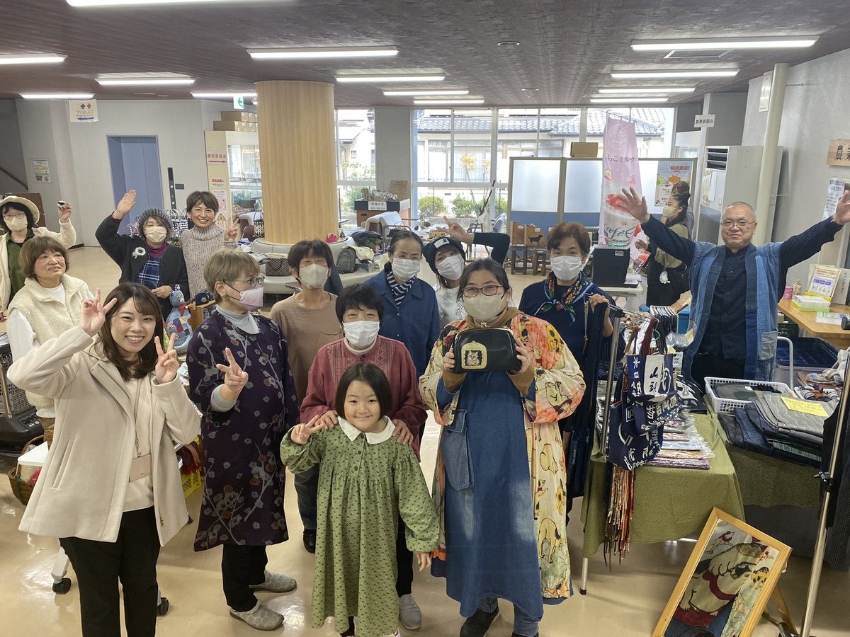 tbcr_directors's tweet photo. 今日の #ラジオカー は #村上晴香 アナが #川崎町 の #かわさきDE雑貨市 に！
#川崎町山村開発センター
#ハンドメイド
#ワークショップ
#tbcラジオ
#サタデーインザパーク
#渡辺敏之
#須口まき
#radiko https://t.co/4qFyDlwfOn