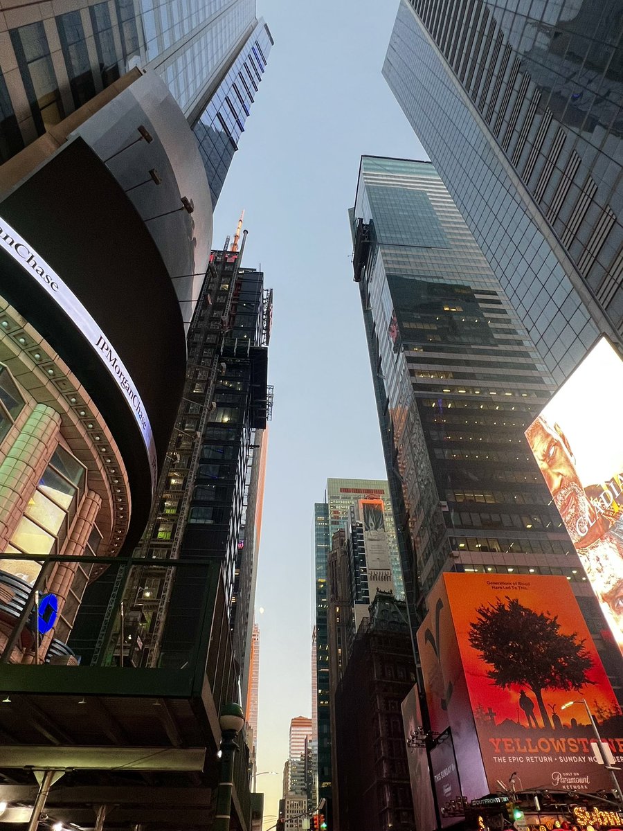 TruSelfN's tweet photo. #TimesSquare #NewYork https://t.co/2Tn2mwm6qY