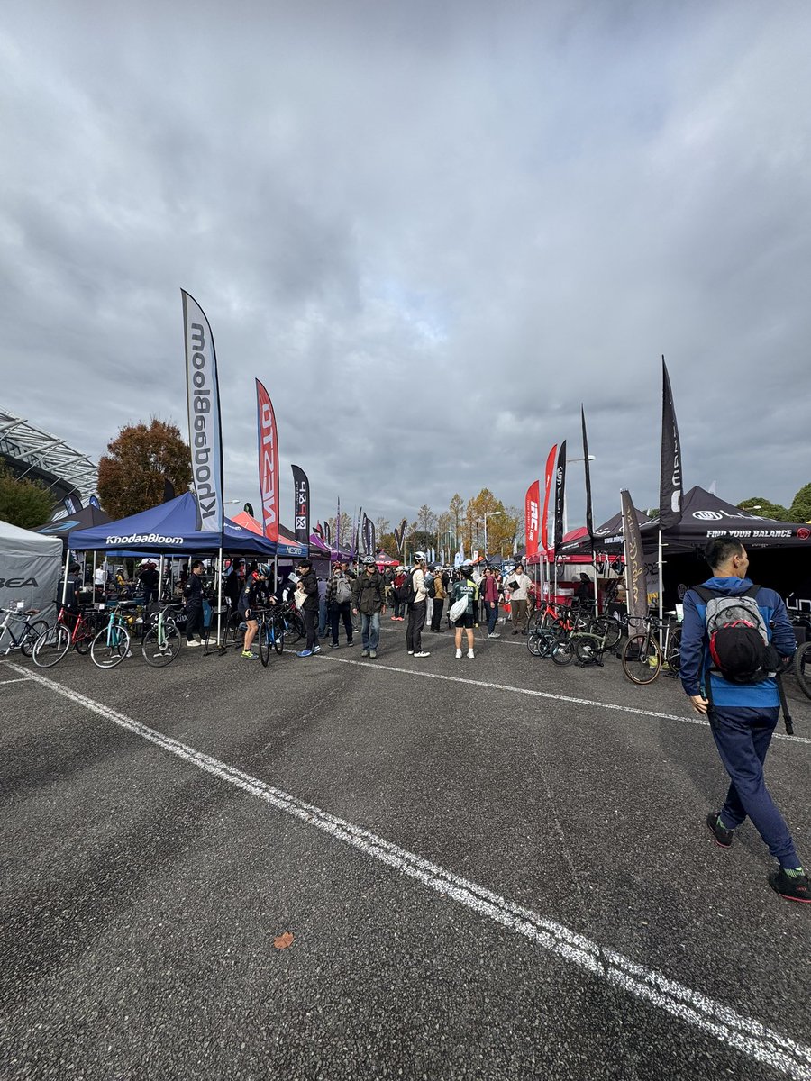 Start_Stepn's tweet image. 6時に新宿に着いて、味の素スタジアムへ
ワイズロード展示会が開かれていたので眺めるだけ〜って思っていたのに😅　ヘルメットとゴーグル買いました❗️😁コレで寒い日でもバイク乗れるかなぁ〜
#stepn #ワイズロードスポーツバイクデモ #EKOI