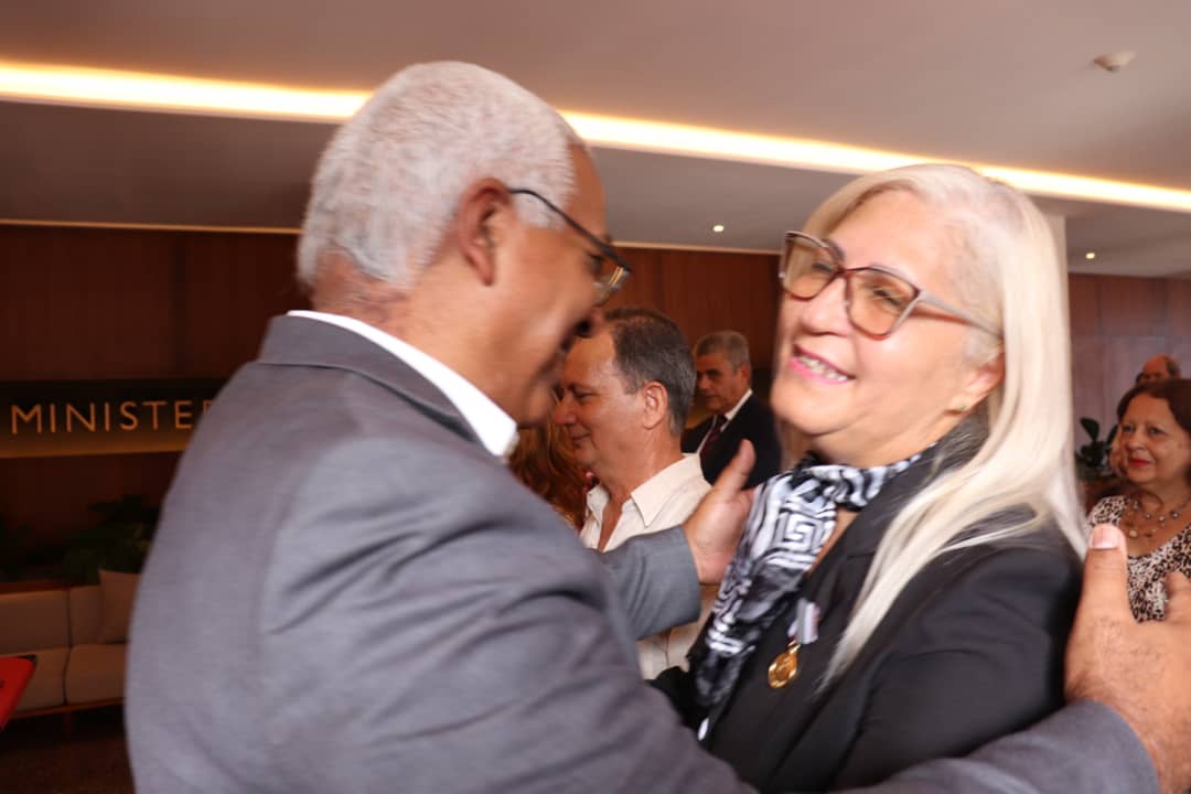 PilarCubaMinjus's tweet photo. 🇨🇺🇨🇺Es un alto honor recibir la Medalla Enrique Hart en la mañana de hoy. En el 63 Aniversario del @SNTAP3 los trabajadores de @Minjus_Cuba seguiremos #UnidosXCuba, cumpliendo y venciendo.🇨🇺🇨🇺 https://t.co/Qh1iJoJCxu