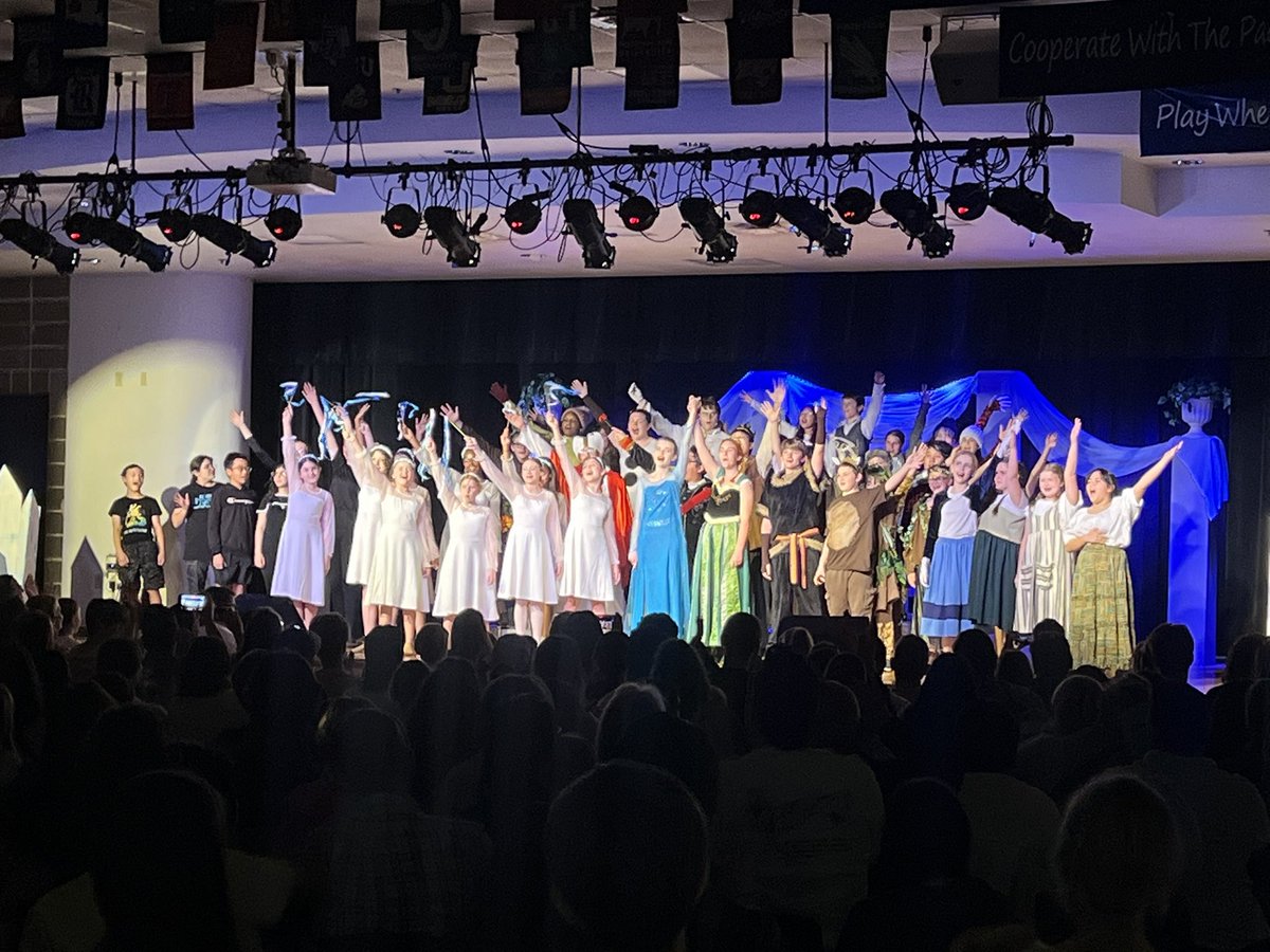 rdeesNEISD's tweet photo. Absolutely blown away by tonight’s performance of Frozen Jr! Congratulations to the entire T-wolf cast &amp; crew, as well as Mrs. Kaysa and Ms. Oxley for putting on an unbelievable show. ❄️ ☃️ #RootEdTejeda #TheNEISDWay https://t.co/b8eRuF3bvI