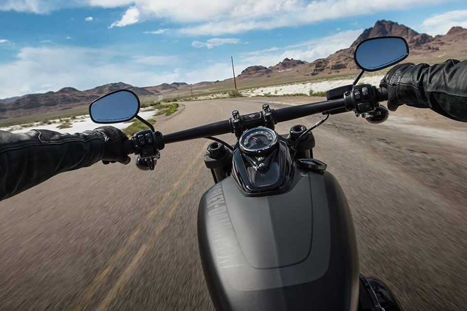 daVideoGlasses's tweet image. Adventure calls—record it with style! Wear our video sunglasses every time you ride. 🚨 #BikerLife #MotorcycleLove #CaptureAdventure #MotoVibes #RoadJourney