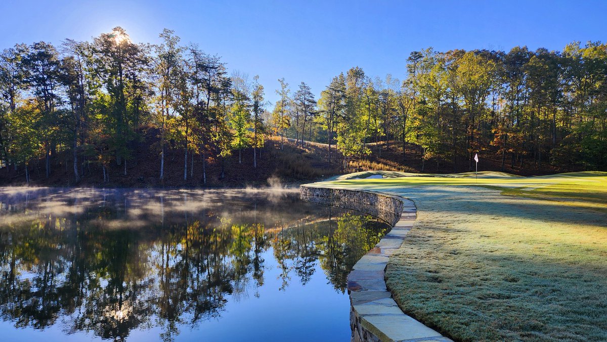 standardkev's tweet image. @greystonegcc That new wall on #2 at #TheLegacyCourse sure does make for some nice morning views now!