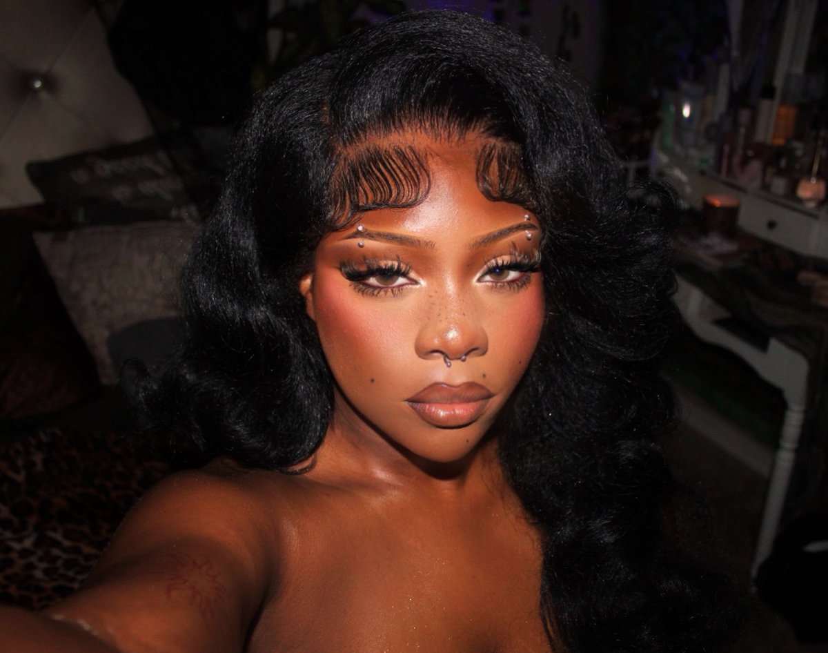 ilovenostaIgia's tweet photo. making love to the camera https://t.co/2L3uQZE6Zf