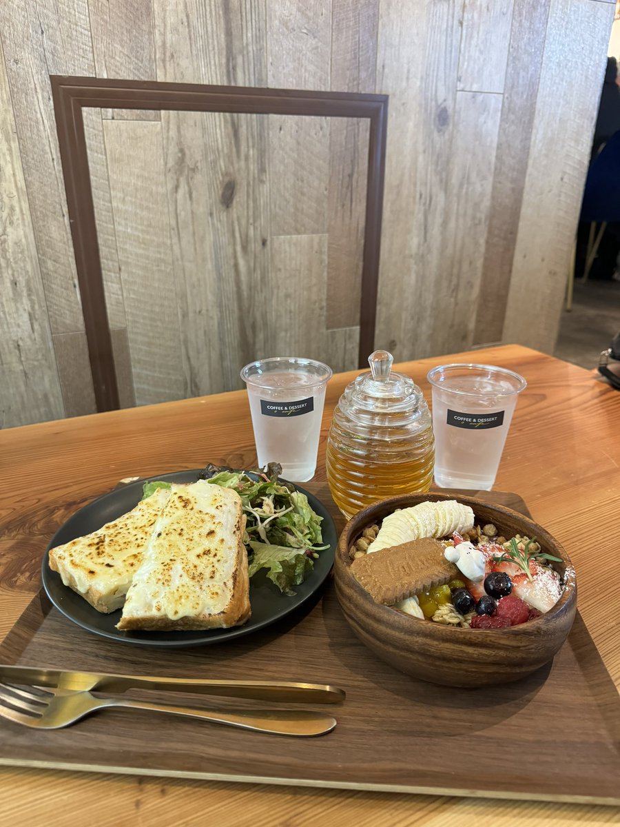 fumio___hayashi's tweet photo. モーニング🍽️
というよりブランチ😊
ここのクロックムッシュ美味しい!!!
アサイボールも✨
#モーニング #ブランチ #アサイボール
#scafe #カフェ #クロックムッシュ #大阪 https://t.co/iAw44zxjW3