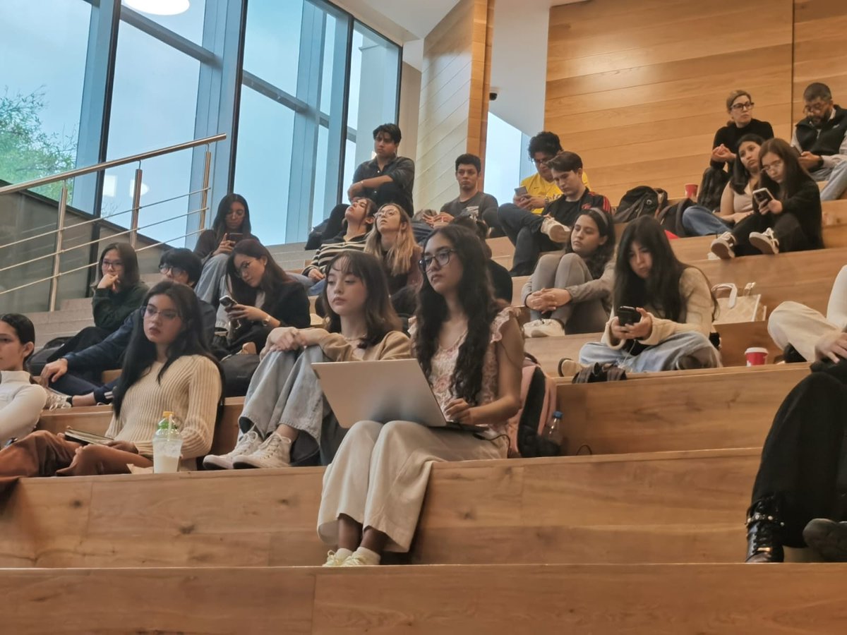 Fue un gusto interactuar con l@s estudiantes presentes en el <a href="/TECcampusMTY/">TEC Campus Monterrey</a>, en el Foro Regional, junto a #OIMMéxico e INM. Es muy importante compartir con la comunidad universitarias la relevancia de comprender y atender las necesidades de las personas refugiadas.
