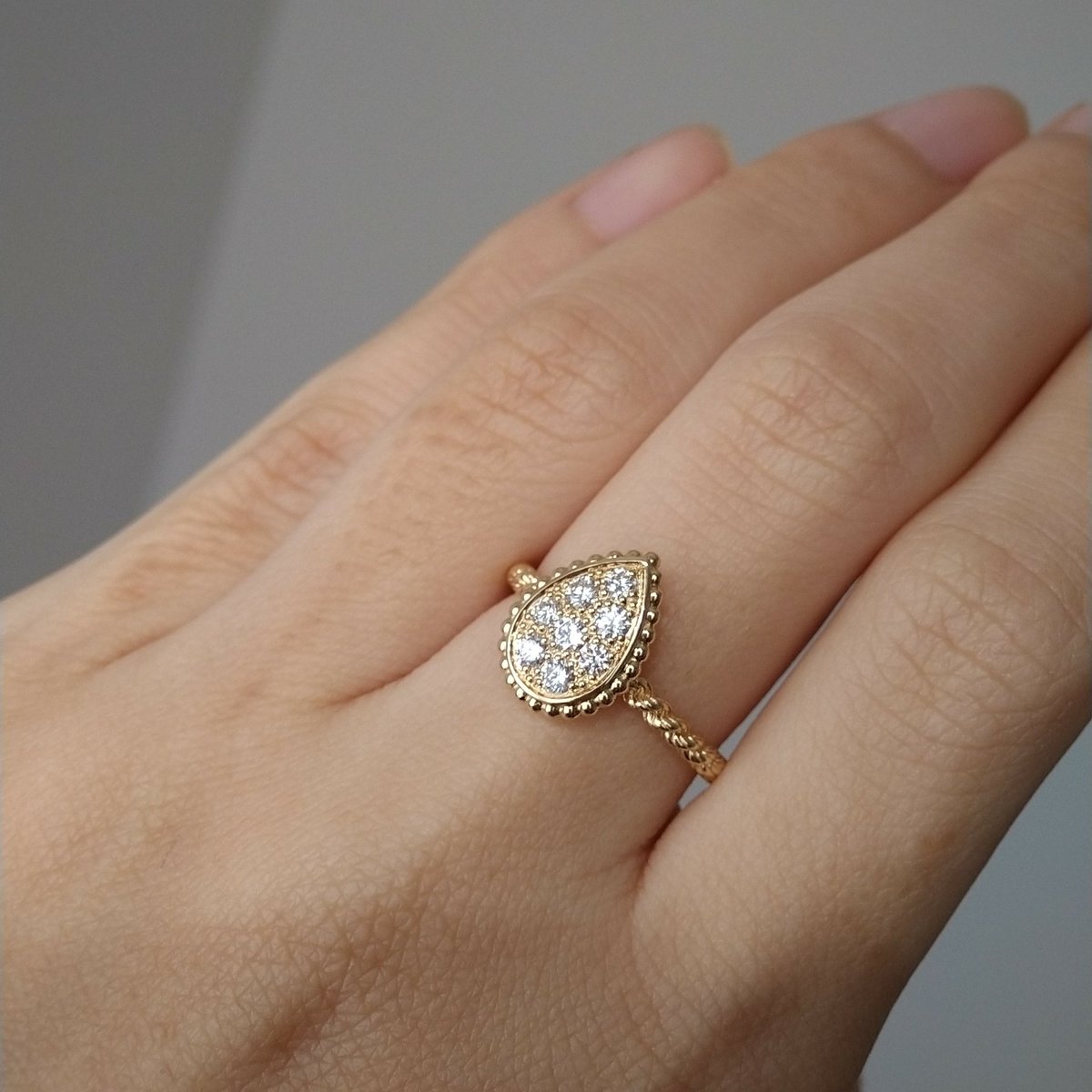 annie32OL1's tweet photo. 朝5時過ぎに起きてフルタイムで働いて、退勤後にお迎えに駆け込んで、疲れ果てて寝落ちする日々だけど、私にはセルパンボエムがあるから大丈夫。#セルパンボエム #ワーママ https://t.co/pgPpWBAZMo
