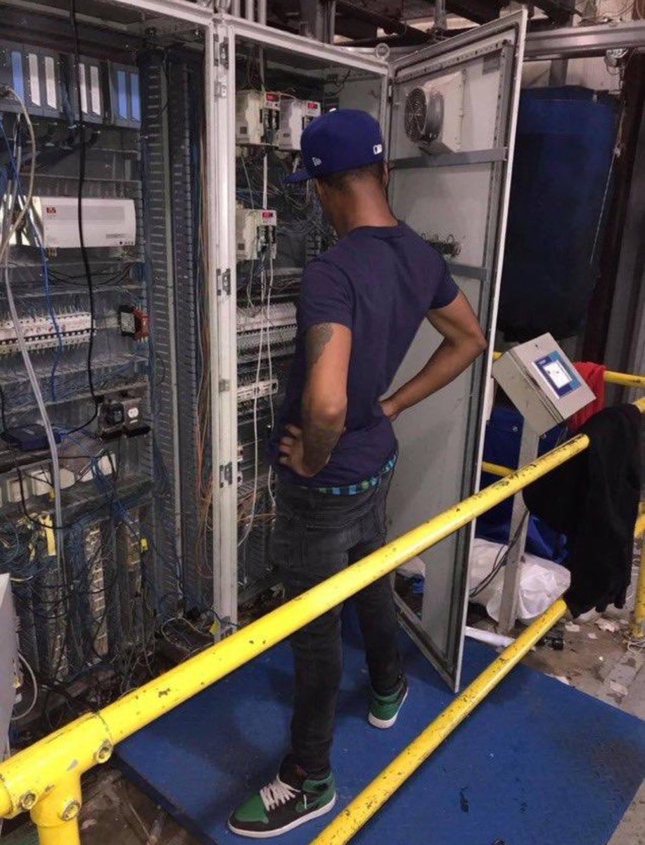 #netflix Técnico deles nesse exato momento….