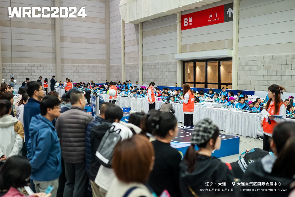 zmrobot's tweet photo. Day two:
WRC-Dalian competition, super AI!
15th-17th, November, 2024
#education #coding #ZMROBO #robotics #WiseKit #AI #k12education #k12schools #pythonprogramming #STEM #build #play #create #kids #solutions #student #competition #robotics #training #children #ai #WRC #super https://t.co/bTzTf8mKSV