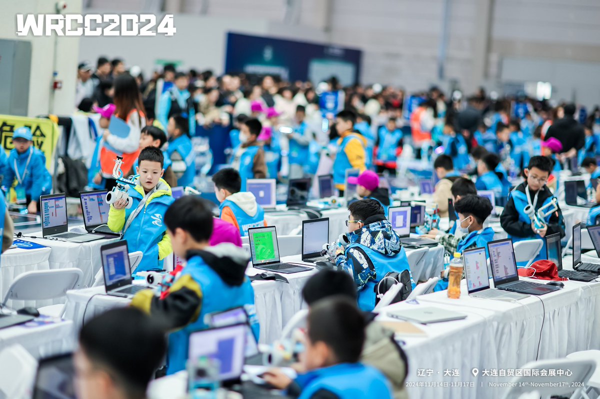 zmrobot's tweet photo. Day two:
WRC-Dalian competition, super AI!
15th-17th, November, 2024
#education #coding #ZMROBO #robotics #WiseKit #AI #k12education #k12schools #pythonprogramming #STEM #build #play #create #kids #solutions #student #competition #robotics #training #children #ai #WRC #super https://t.co/bTzTf8mKSV