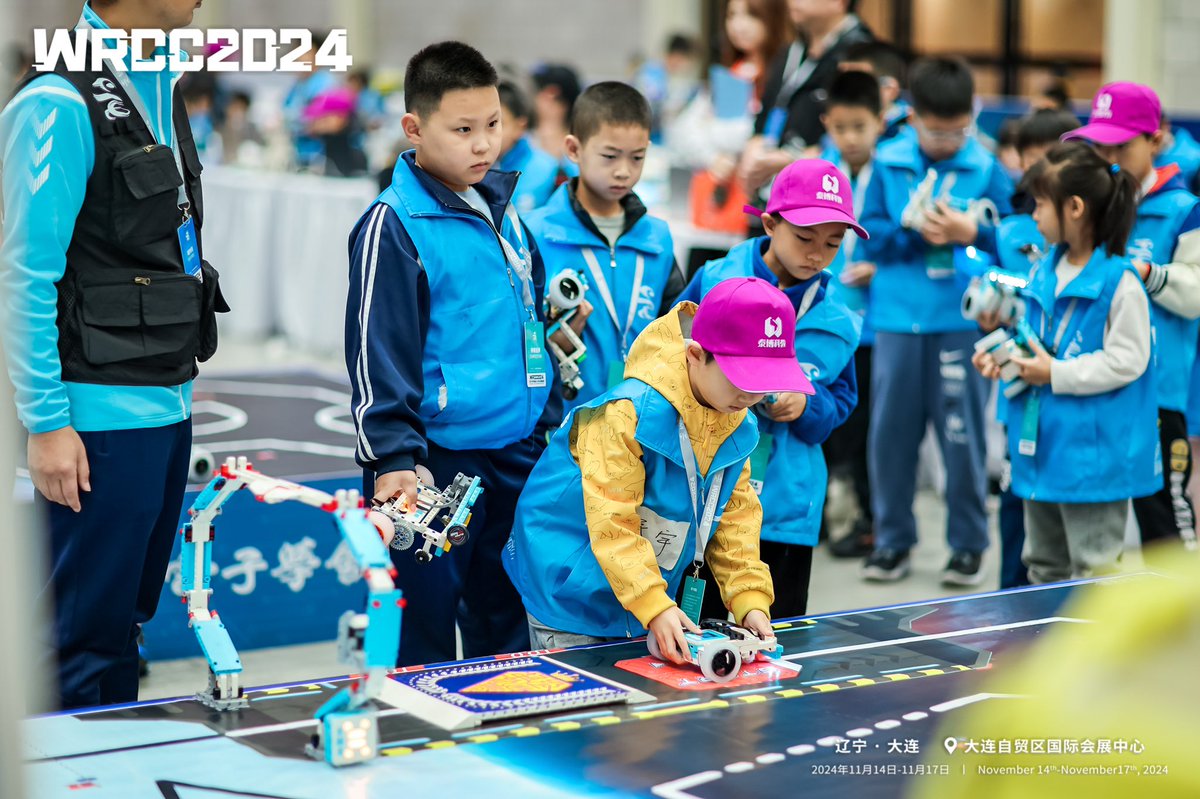 zmrobot's tweet photo. Day two:
WRC-Dalian competition, super AI!
15th-17th, November, 2024
#education #coding #ZMROBO #robotics #WiseKit #AI #k12education #k12schools #pythonprogramming #STEM #build #play #create #kids #solutions #student #competition #robotics #training #children #ai #WRC #super https://t.co/bTzTf8mKSV