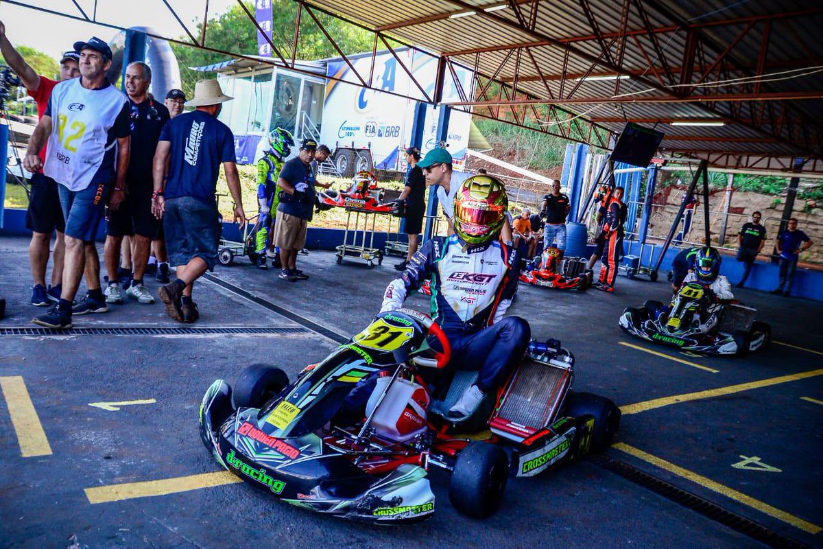 Corazondef1's tweet photo. 🔵⚪️🔵RENZO BARBUY 
“Larga quinto la final en Londrina” 
#Campeonatobrasileño 

A pesar de recibir dos golpes en el inicio del Super Heat , el piloto de Bell Ville se supo reponer y terminar del puesto 13 al P7 . Mañana larga la final desde el quinto lugar. 

#DRacing https://t.co/pTSJhESpX8