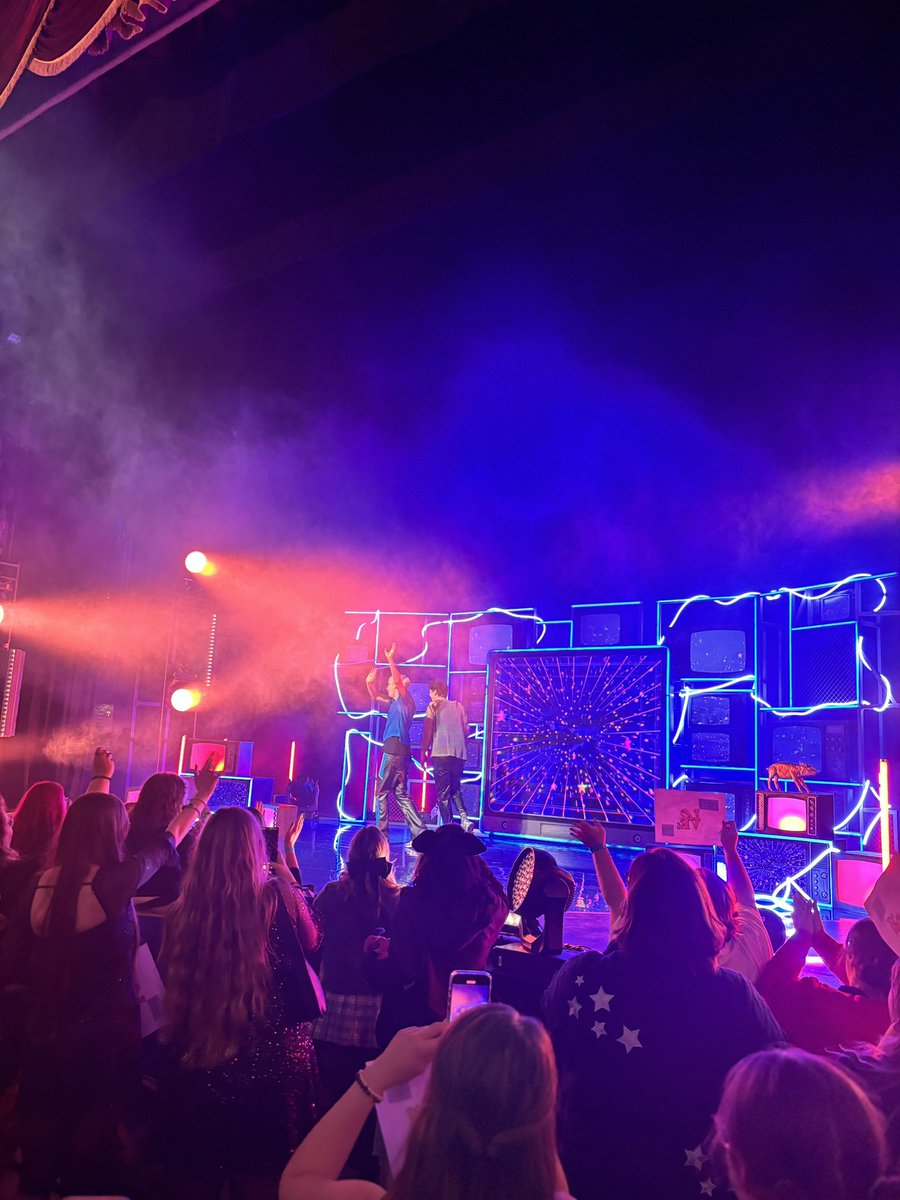swifterlandss's tweet photo. photos you’ve never seen of dan and phil bc i took them (STILL pissing myself) https://t.co/sjUJTYgBD1