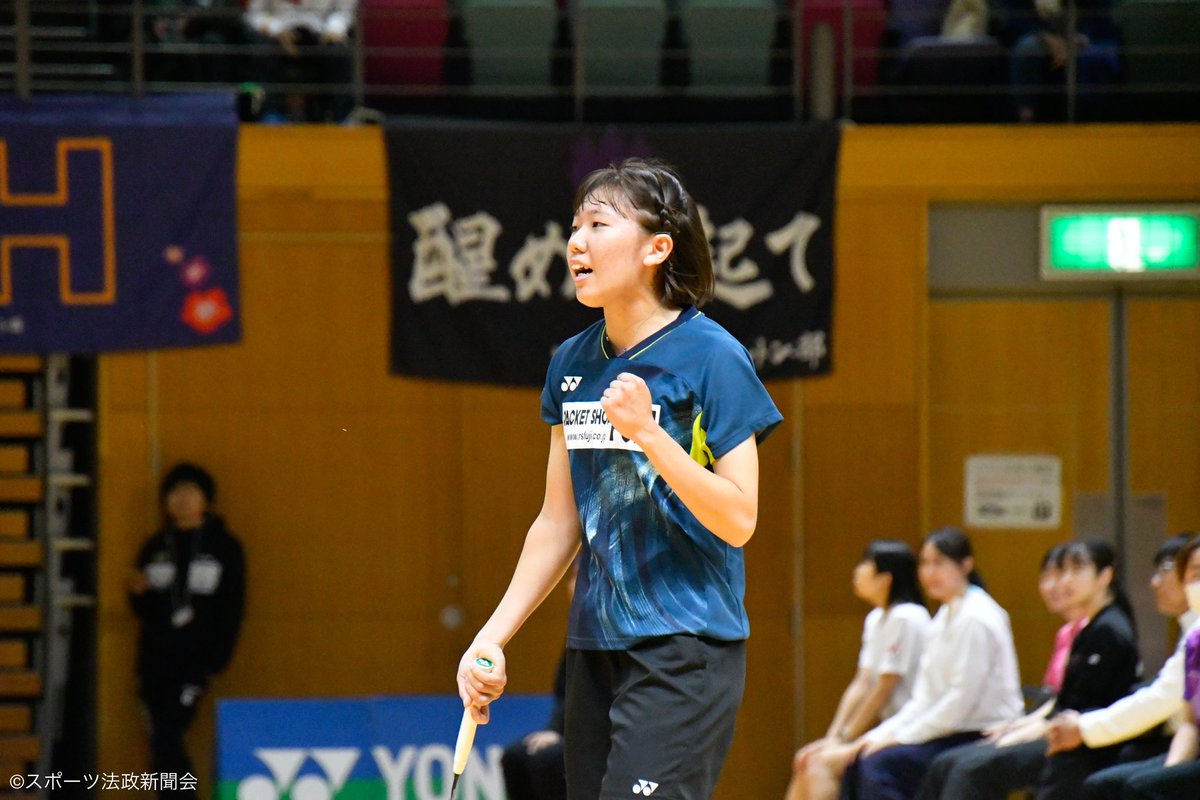 spoho11's tweet photo. 【バドミントン】《全日本学生選手権 団体戦女子 準々決勝 対九州国際大：ALSOKぐんまアリーナ》
▼第1シングルス
○ 内田美羽2ー1 石崎明衣(21-5,16-21,21-19)
☆第1ゲームは内田がゲームの主導権を握り快勝。その後は相手の猛攻に苦戦するも、意地を見せ負けられない戦いを制す！
#法政 https://t.co/RVKLXjY3H0